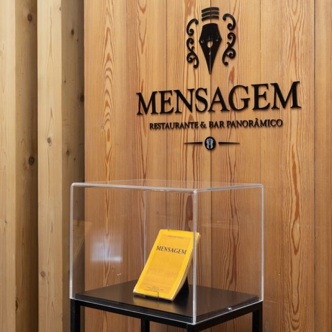 Mensagem Restaurant Rooftop homenagem a Fernando Pessoa