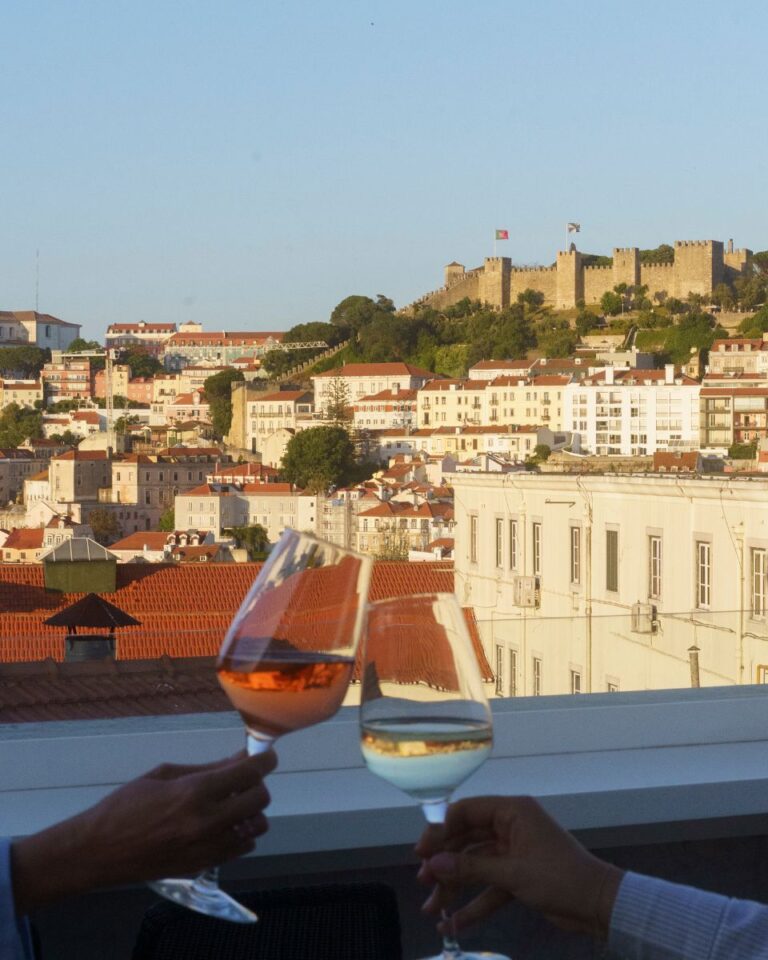 Mensagem restaurant Rooftop view Castle